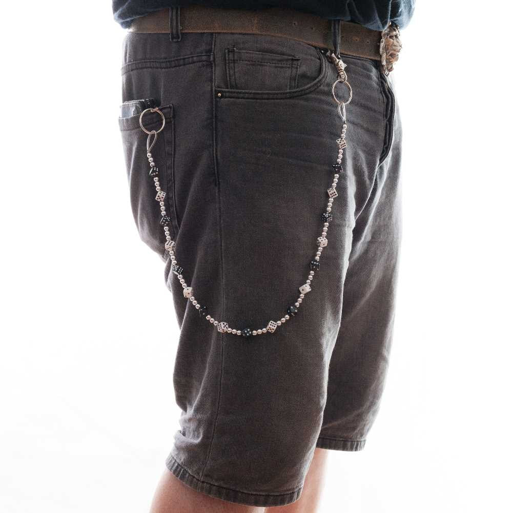 Silberfarbende Rockabilly Würfelkette Schwarz/Weiß mit kleinen schwarzen und weißen Würfeln im 3D-Design