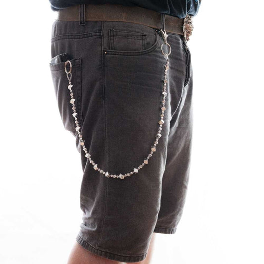 Silberfarbende Rockabilly Würfelkette Silber Klein mit kleinen, silberfarbenden Würfeln im 3D-Design