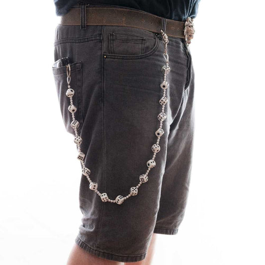 Silberfarbende Rockabilly Würfelkette Weiß mit großen, weißen Würfeln im 3D-Design