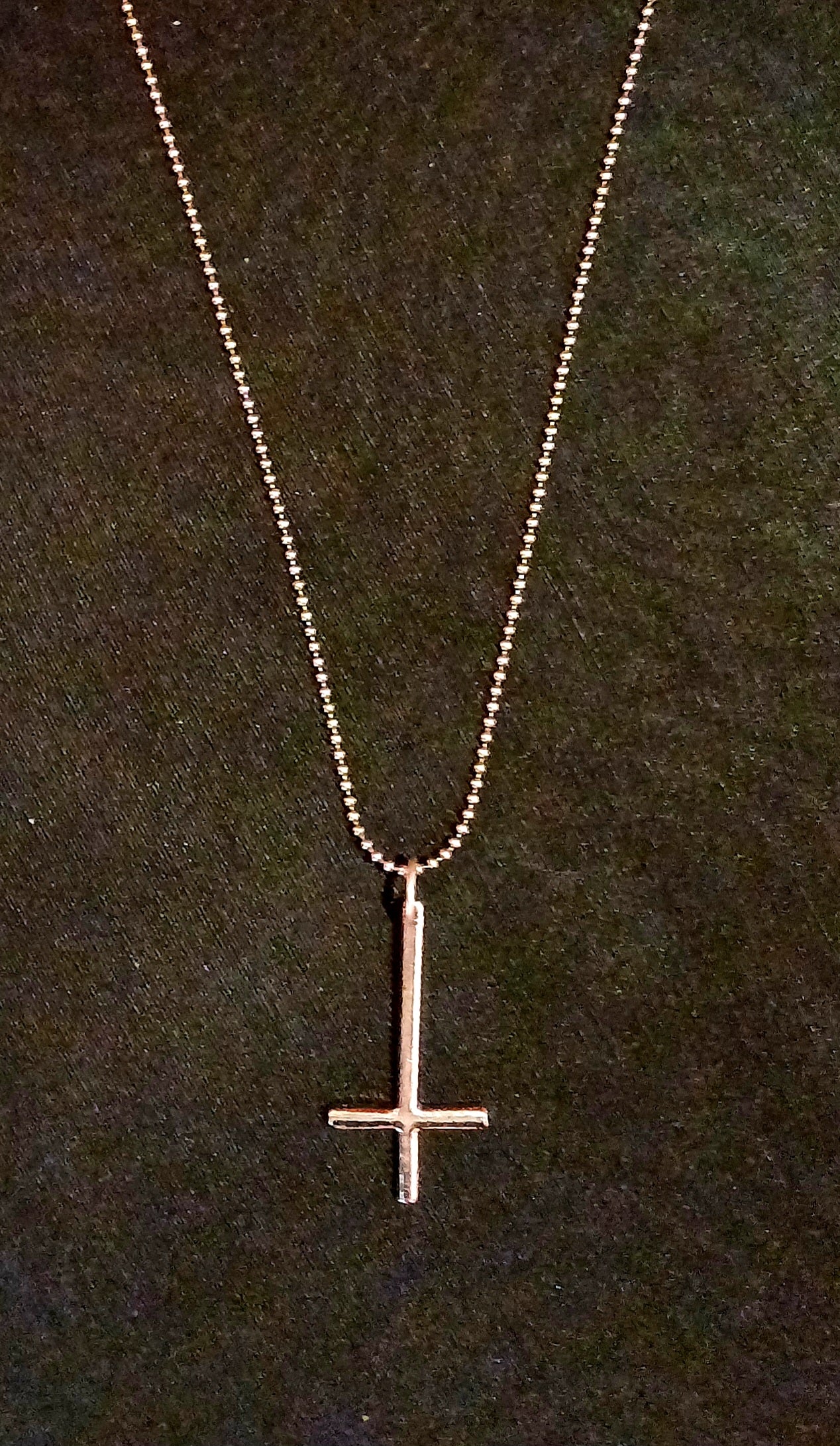 Silberfarbende Kette Inverted Cross mit umgedrehtem Kreuz-Anhänger