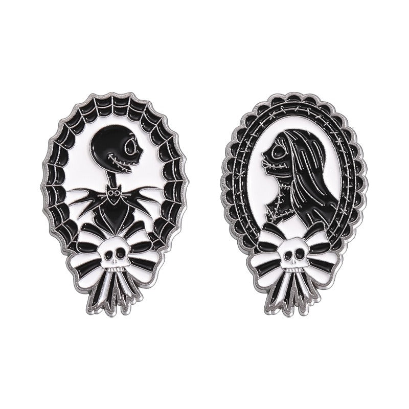 Beide Pins aus BLACK/WHITE JACK & SALLY-Collection von Moon Attic