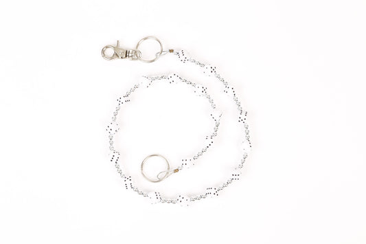 Silberfarbende Würfelkette Weiß Medium mit weißen Würfeln im 3D-Design