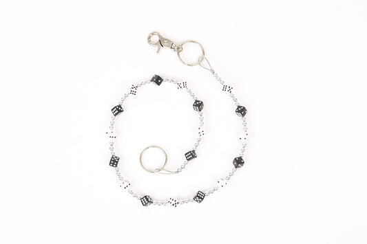 Silberfarbende Rockabilly Würfelkette Schwarz/Weiß mit kleinen schwarzen und weißen Würfeln im 3D-Design