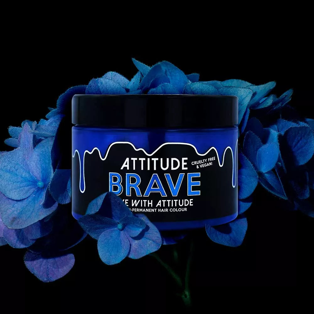 Farbbeispiel BRAVE BRIGHT BLUE Haartönung Attitude