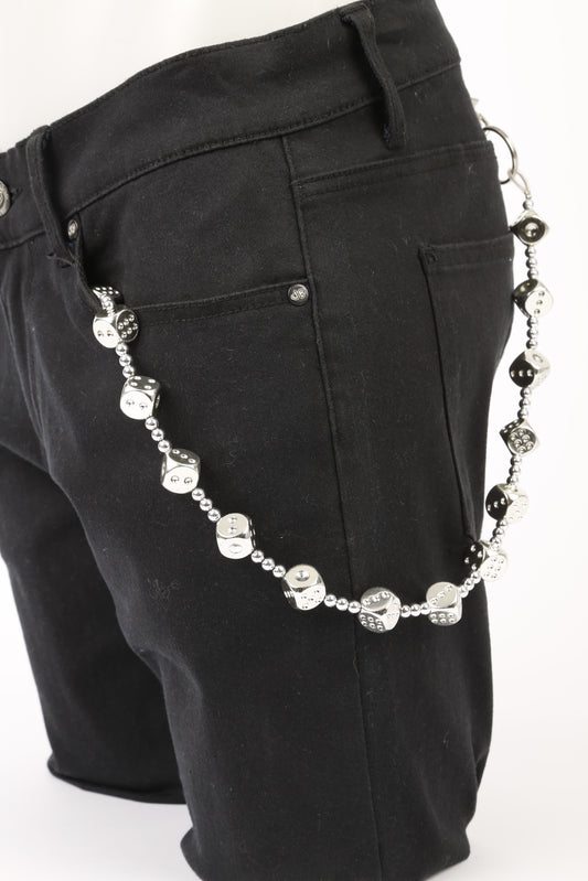 Silberfarbende Rockabilly Würfelkette Silber mit großen, silberfarbenden Würfeln im 3D-Design