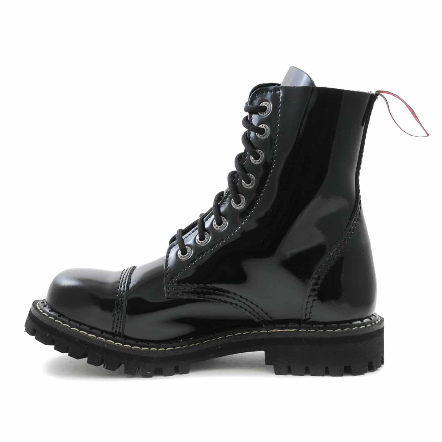 Seitenansicht: Schwarzer 8 Loch-Stiefel aus Lackleder