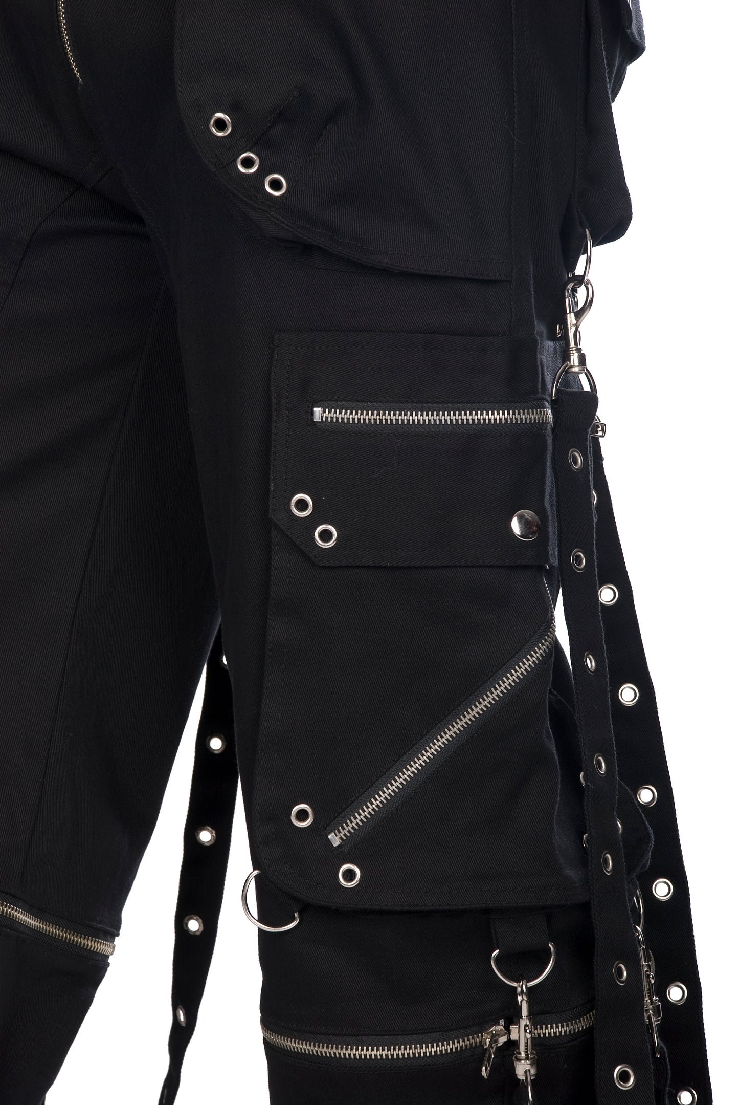 Schwarze Jeans mit vielen Riemen, Ösen, Taschen und Schnallen