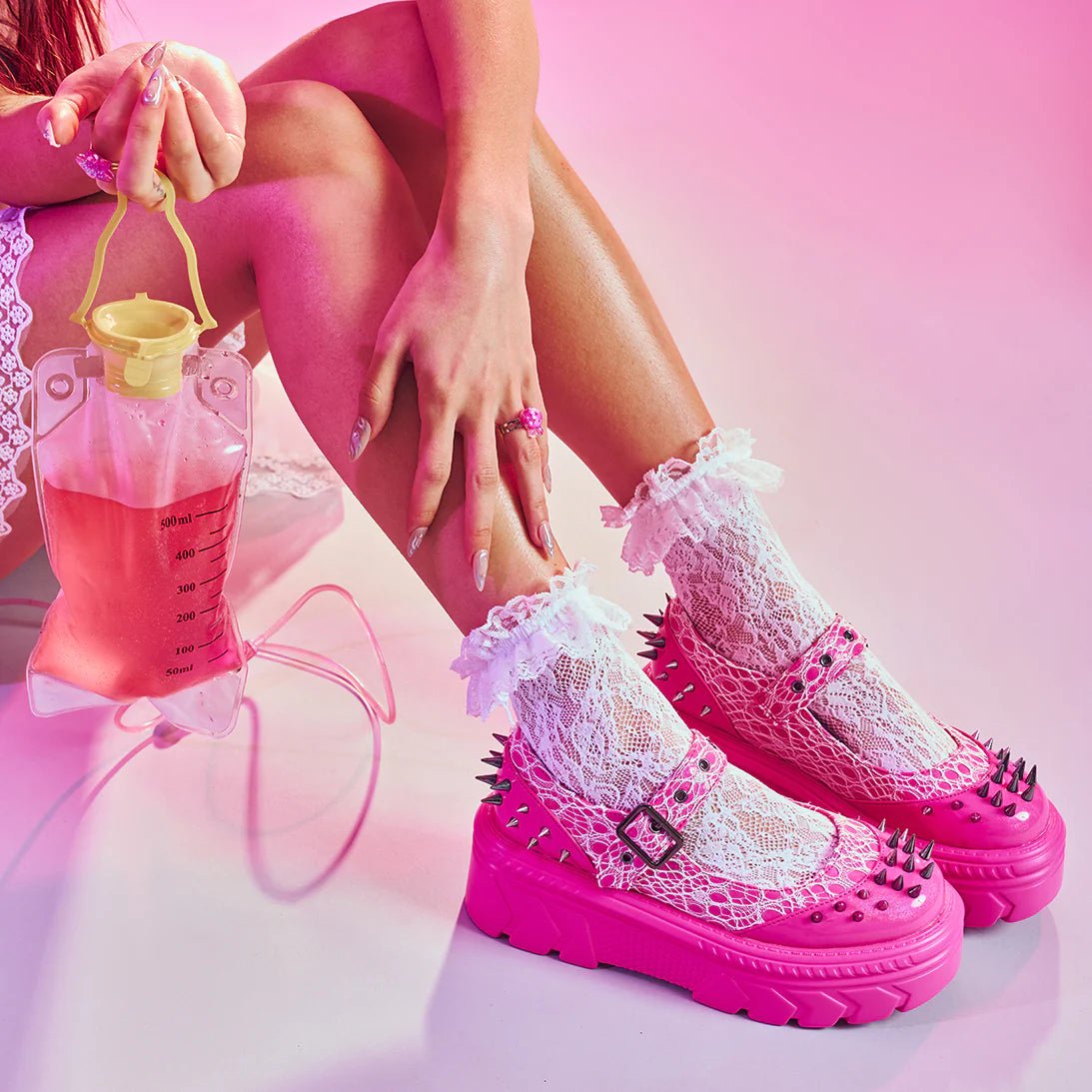 Neonpinker Halbschuh CANDYFLOSS DEMON Spiked Stomper Mary Janes Vegan mit Killernieten von KOI