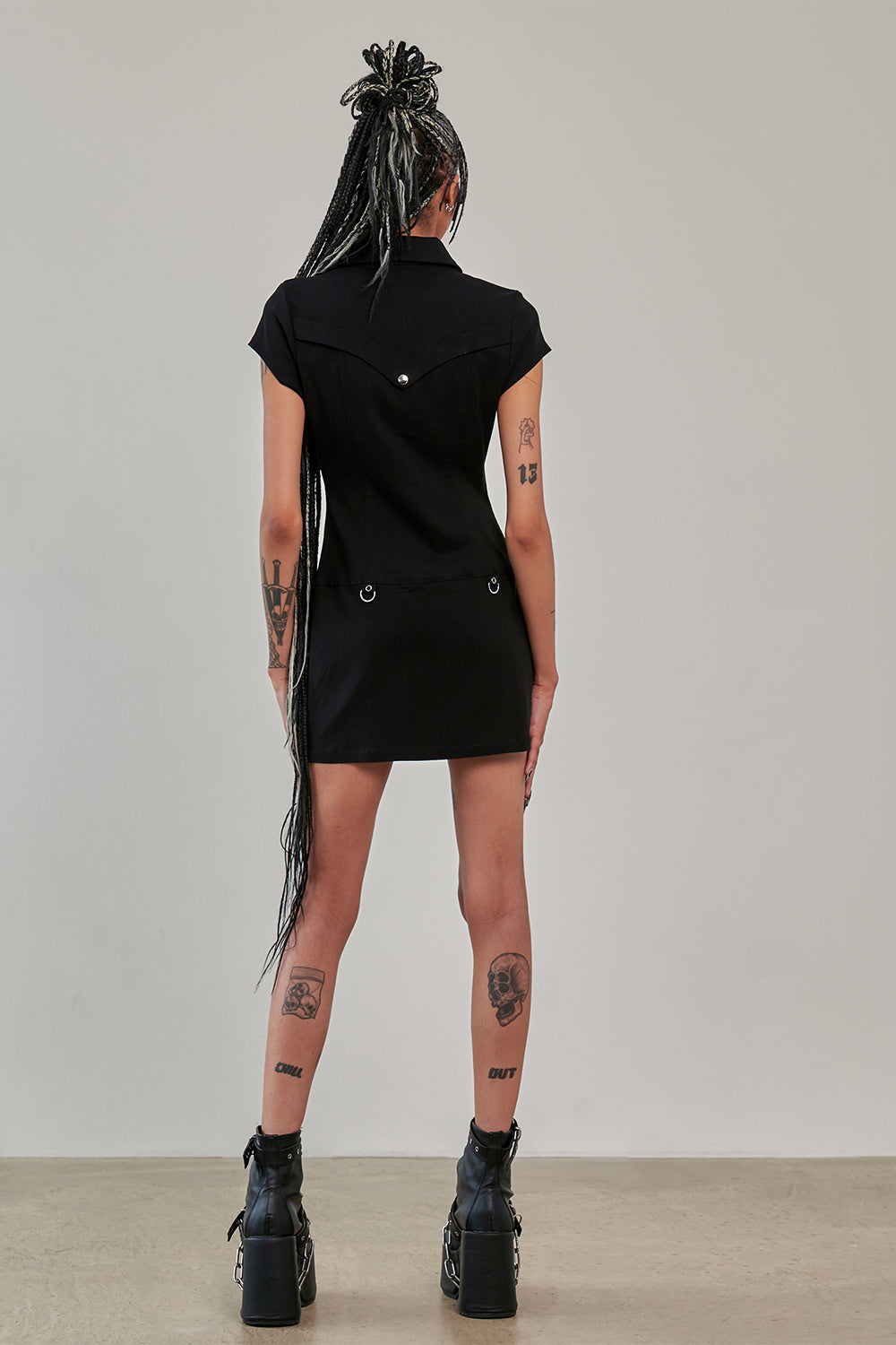 Schwarzes Kleid TARTAN NIGHT ZIP DRESS Black mit Reißverschluss an der Vorderseite von Banned