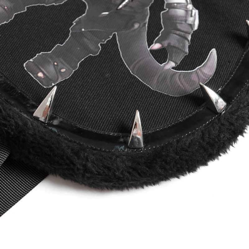 Nahaufnahme Kunstfell und Nieten