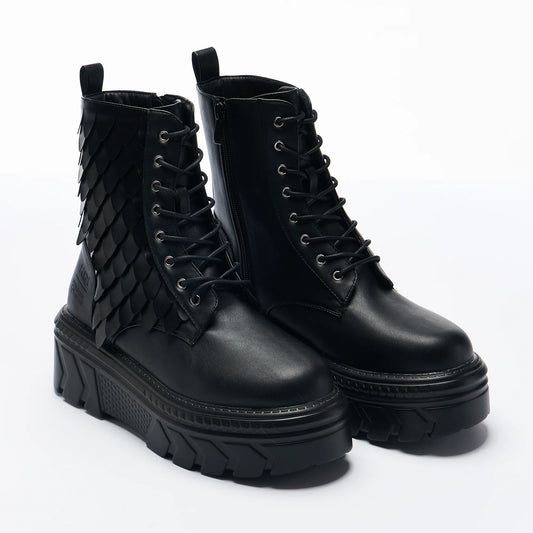 Schwarzer Kunstlederschuh Draco Scale Chunky Stomper Boots Vegan im Schuppendesign von KOI