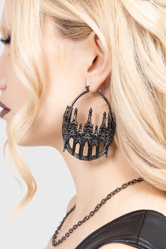 Schwarze Ohrringe ETERNAL CHAMBERS EARRINGS im Kathedralendesign von Killstar
