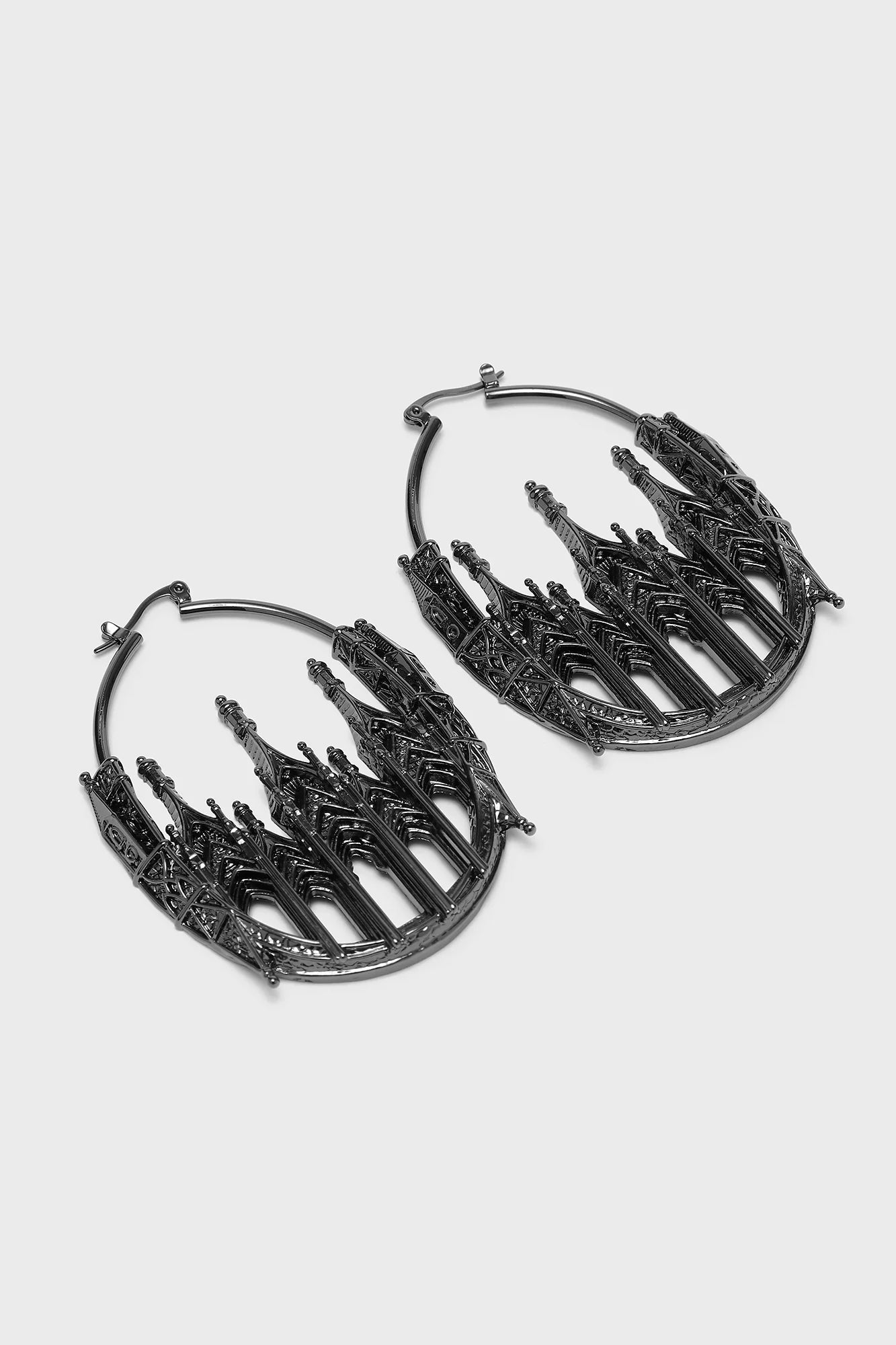 Schwarze Ohrringe ETERNAL CHAMBERS EARRINGS im Kathedralendesign von Killstar