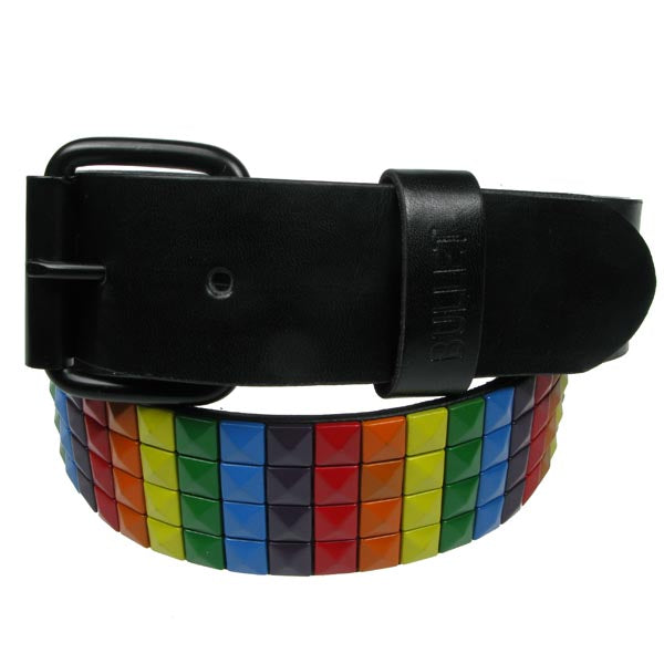 Schwarzer Nietengürtel 4-reihig Pyramiden Pride aus Kunstleder mit regenbogenfarbenen Pyramidennieten von Bullet69