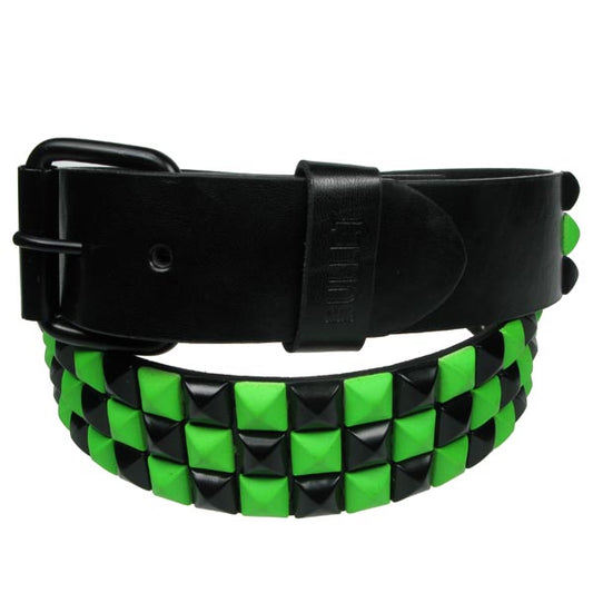Schwarzer Nietengürtel 3-reihig green/black aus Kunstleder mit grünen und schwarzen Pyramidennieten in Schachbrettmuster von Bullet69