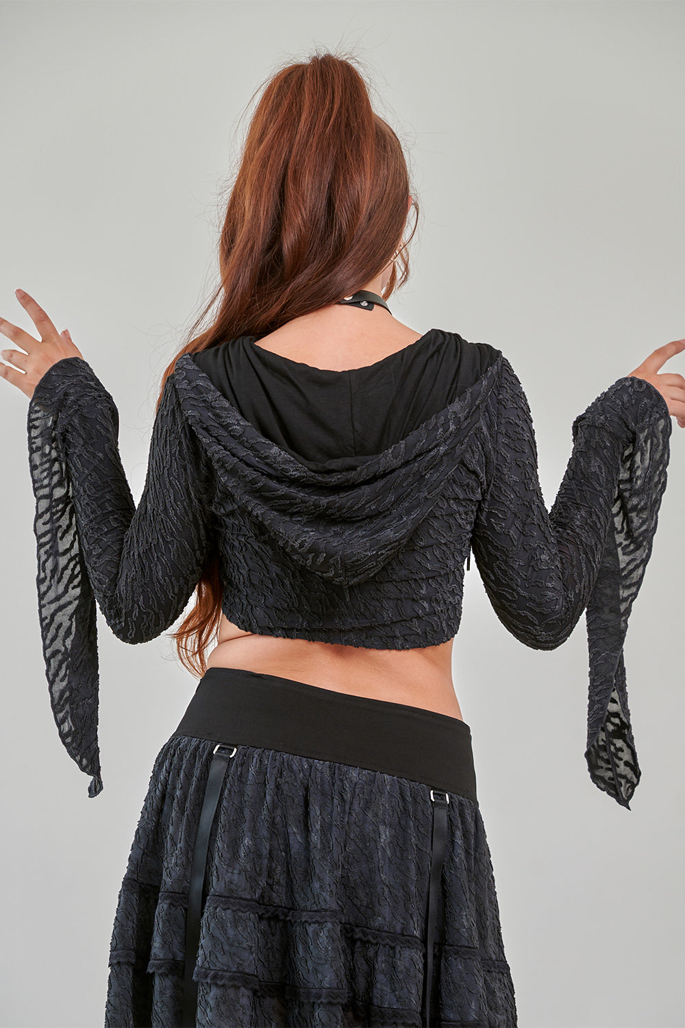 Schwarze Kapuzenjacke MOONVEIL MYSTIC HOODIE mit weiten Ärmeln von Banned