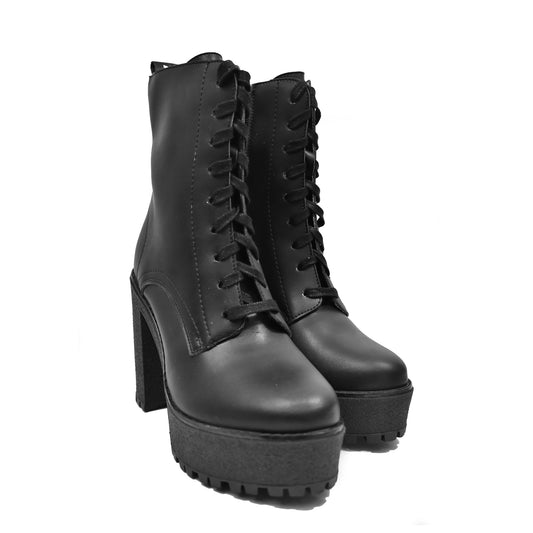 Schwarze Absatzschuhe aus Kunstleder