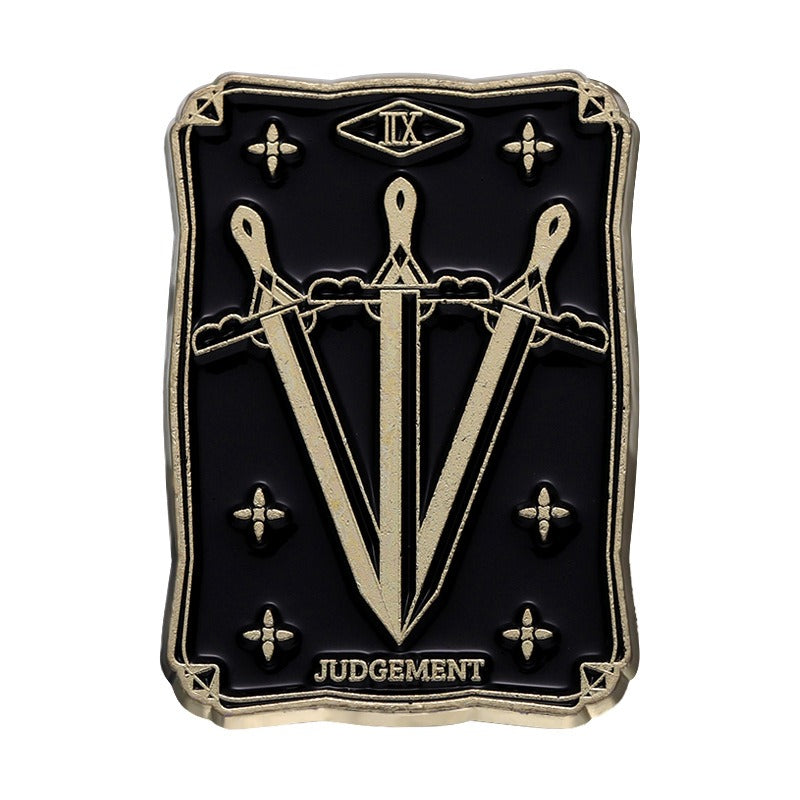 Kleiner Emaille-Anstecker JUDGEMENT ENAMEL PIN von Moon Attic