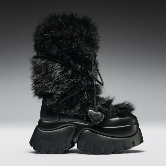 Schwarzer Kunstlederschuh Midnight Sasquatch Fluffy Boots Vegan mit Kunstfell von KOI