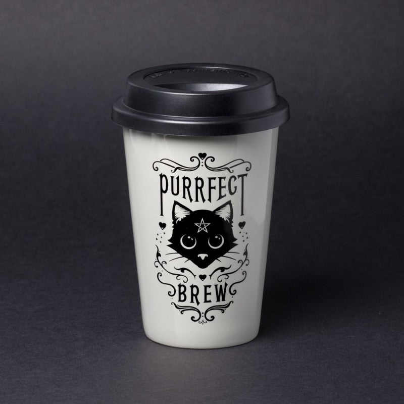 Weißer Becher Purrfect Brew Travel Mug mit schwarzem Deckel und Katzenprint von Alchemy