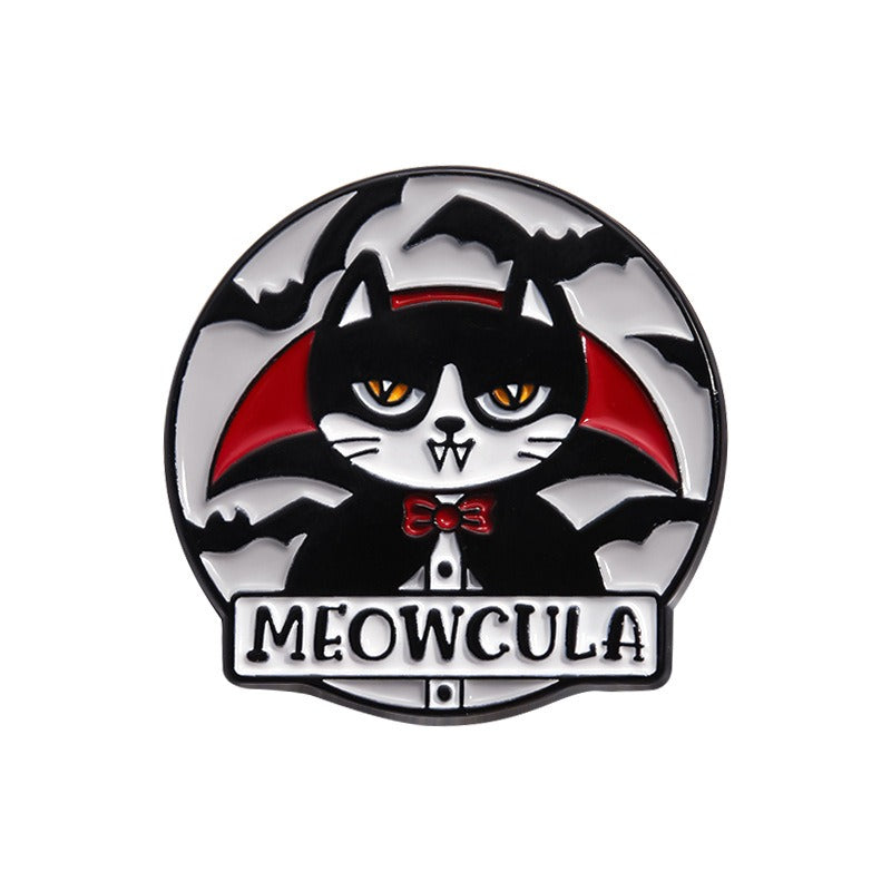 Kleiner Emaille-Anstecker MEOWCULA ENAMEL PIN von Moon Attic