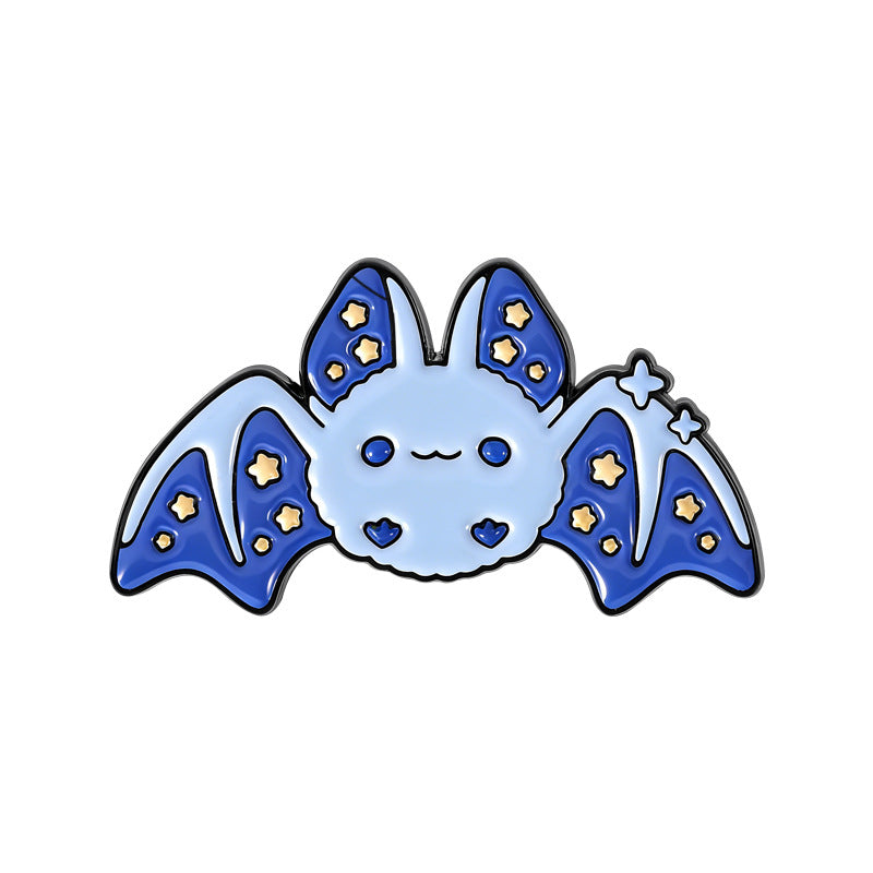 Kleiner Emaille-Anstecker BLUE BAT ENAMEL PIN in Form einer Fledermaus von Moon Attic