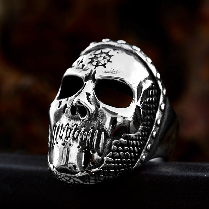 Silberfarbender MASK RING in gruseligem Maskendesign von Moon Attic