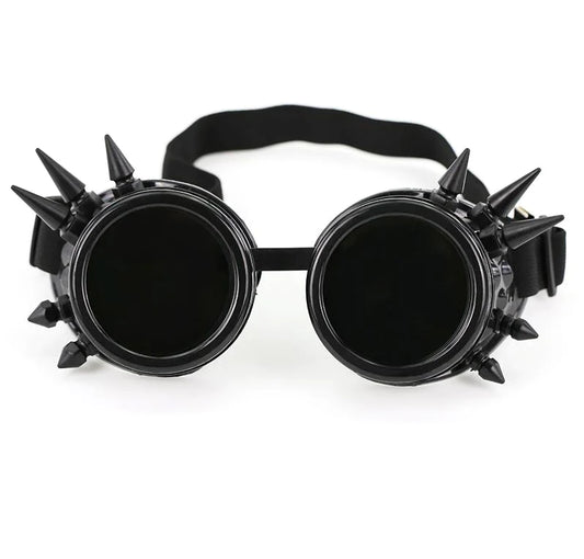 Schwarze Steampunkbrille RIOT GOGGLES mit Killernieten von Poizen Industries 