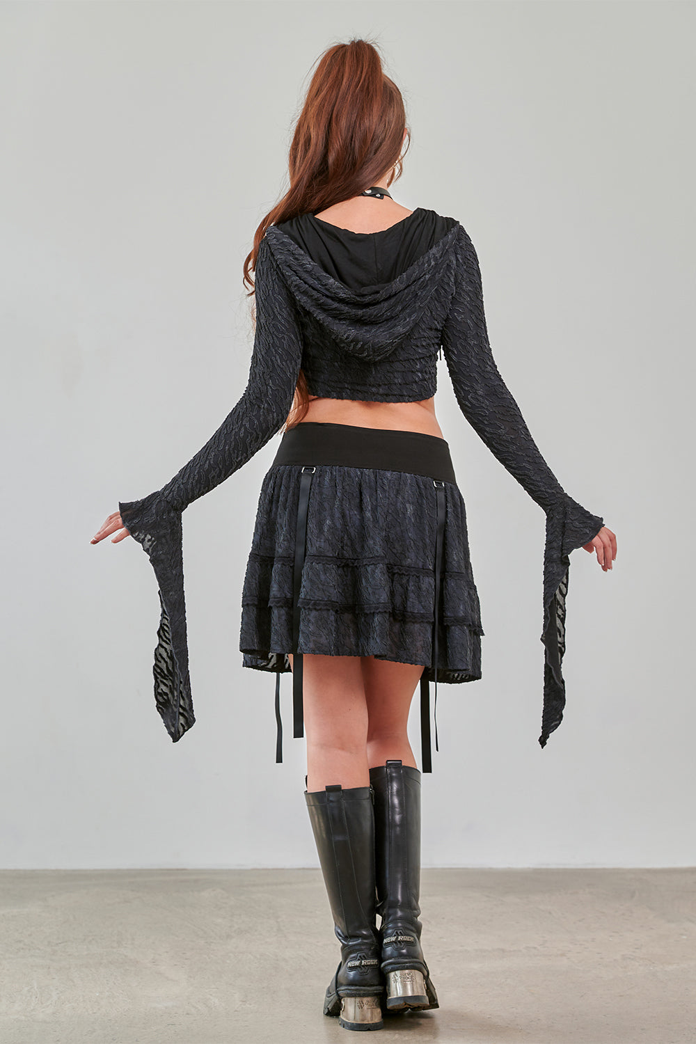 Schwarzer Rock DARK FAIRY SKIRT mit Spitzenstoff und Schnürung von Banned