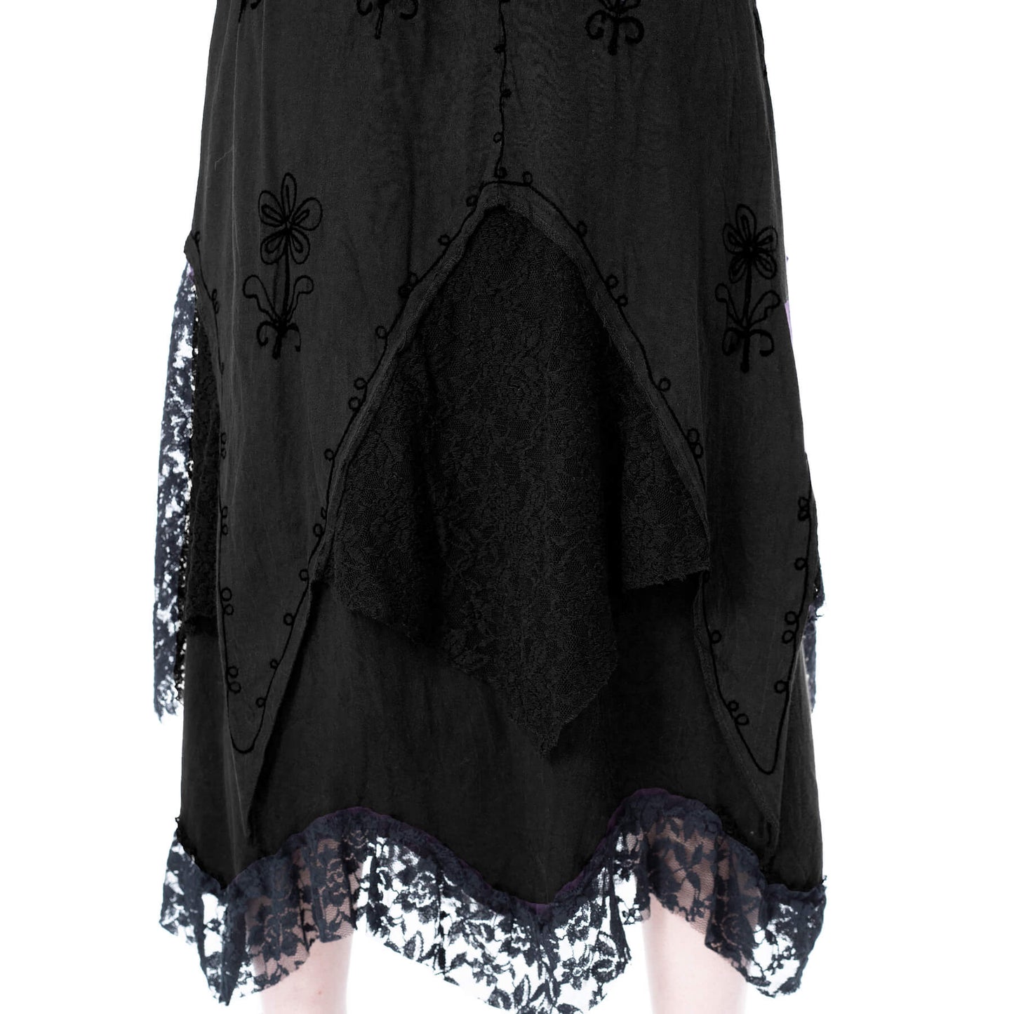 Langer, geschichteter Rock SOLEA SKIRT Black mit Stickelementen und Spitzenstoffeinsätzen von Innocent