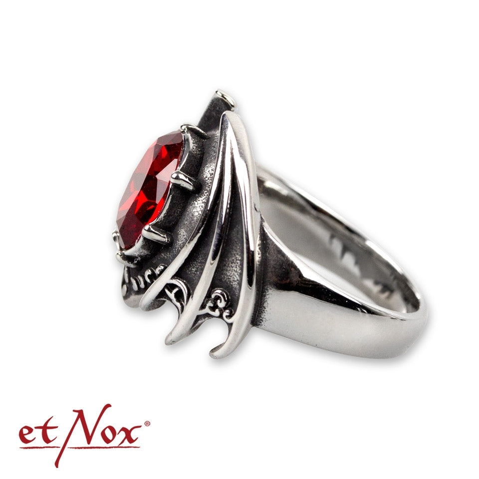 Edelstahlring Bat Wing Ring mit Fledermausflügeln und facettiertem rotem Stein von etNox