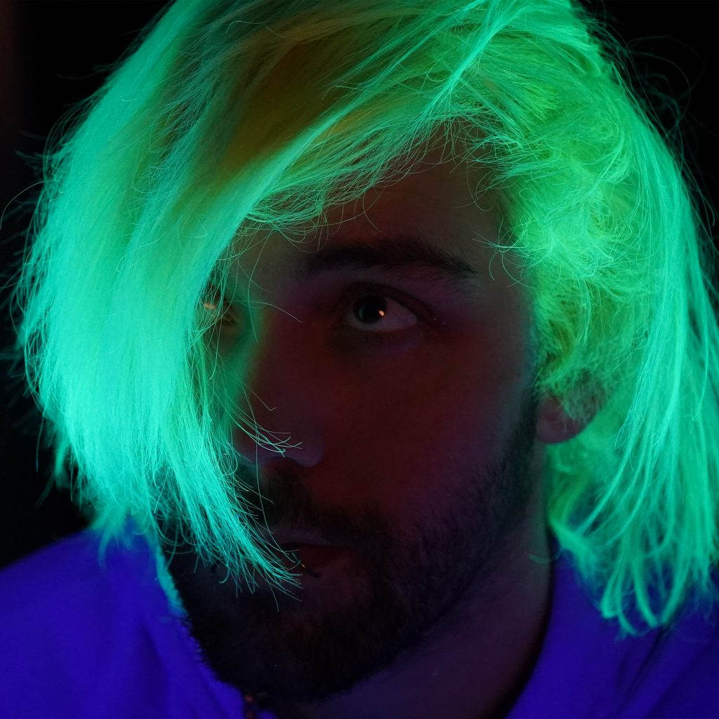 THIS IS A WARNING Haartönung Headshot schwarzlichtaktiv