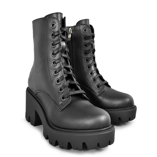 Schwarzer Absatzschuh aus Kunstleder