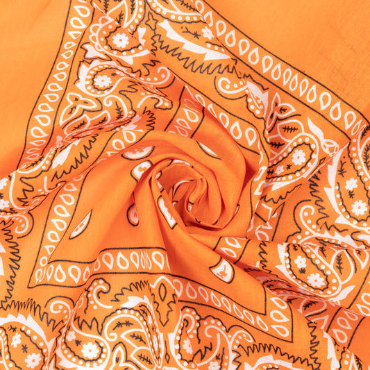 Orangefarbendes Bandana mit Paisleymuster