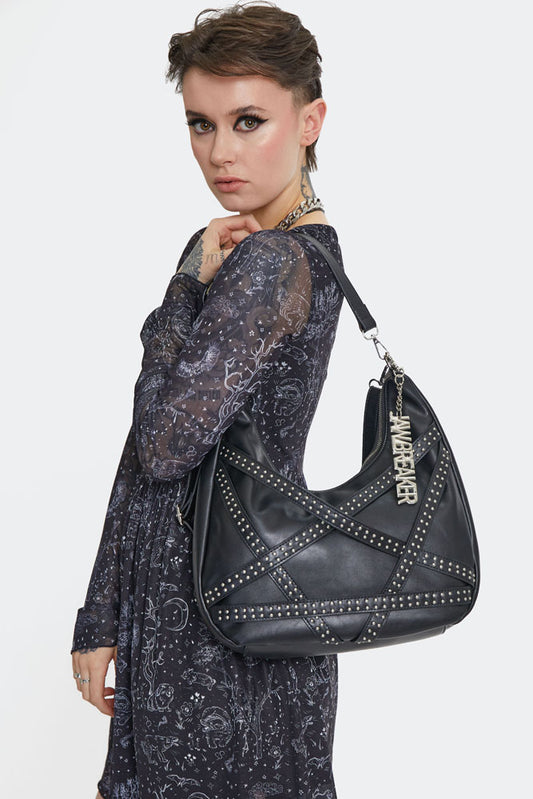 Schwarze Tasche PENTAGRAM STUDDED HOBO BAG mit genieteten Riemen die ein Pentagram darstellen von Jawbreaker