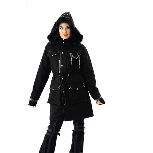 Schwarze Jacke ELISKA JACKET mit Nieten und Ketten Details und Fake Fell Einsatz an der Kapuze von Heartless