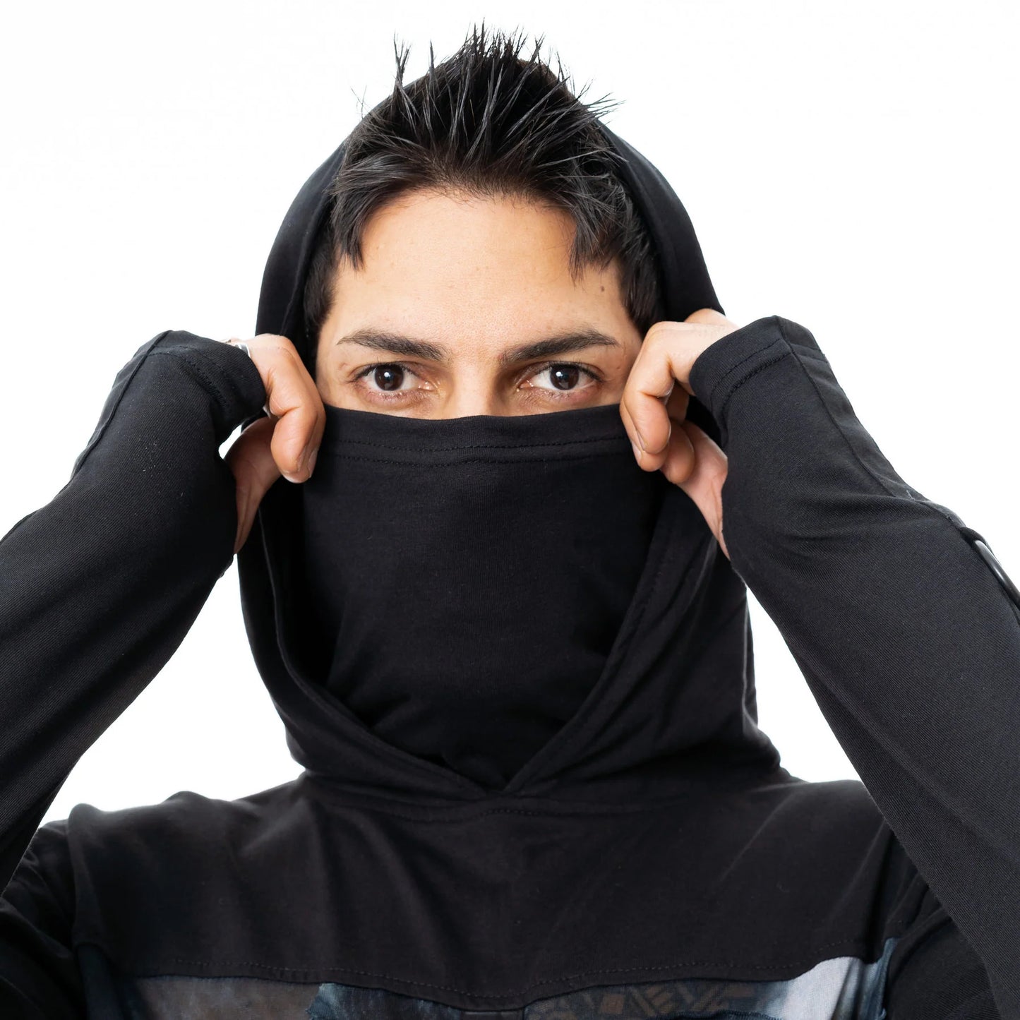 Schwarzes, langärmliges Shirt JAVIER TOP mit Maske und Kapuze und Elementen im destroyed Look von Chemical Black