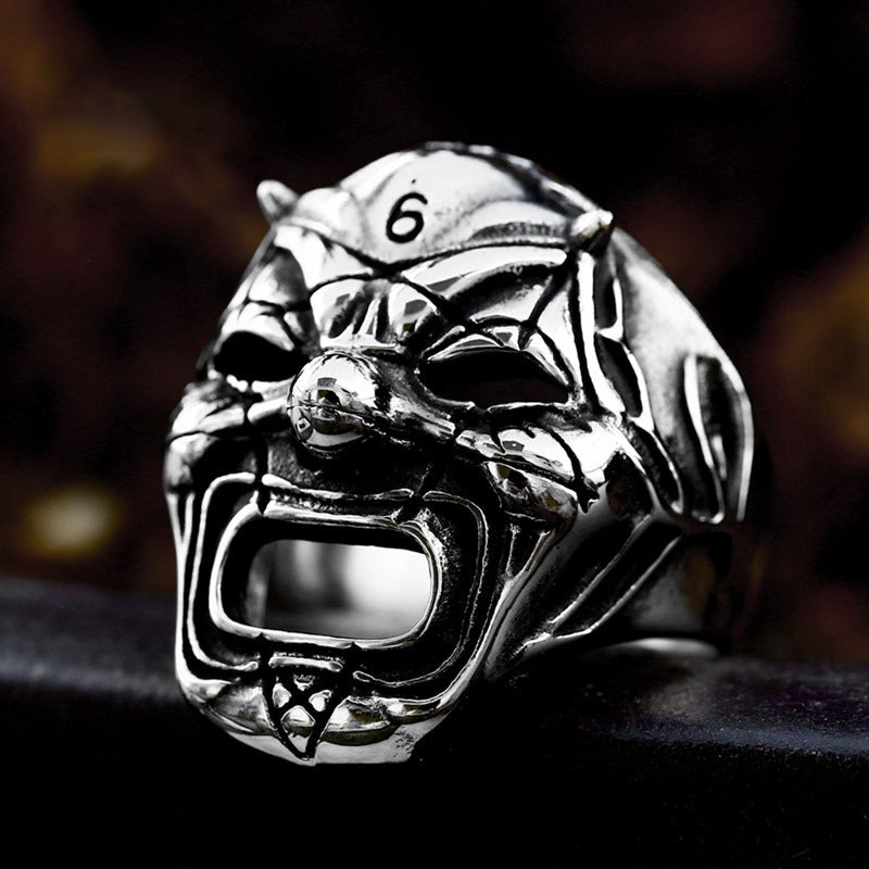 Silberfarbender CLOWN RING in gruseligem Clowndesign von Moon Attic