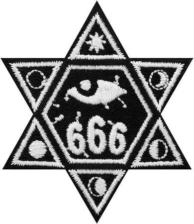 Schwarzer, sternfürmiger Aufnäher mit Pentagram, Auge in der Mitte und Aufschrift '666'