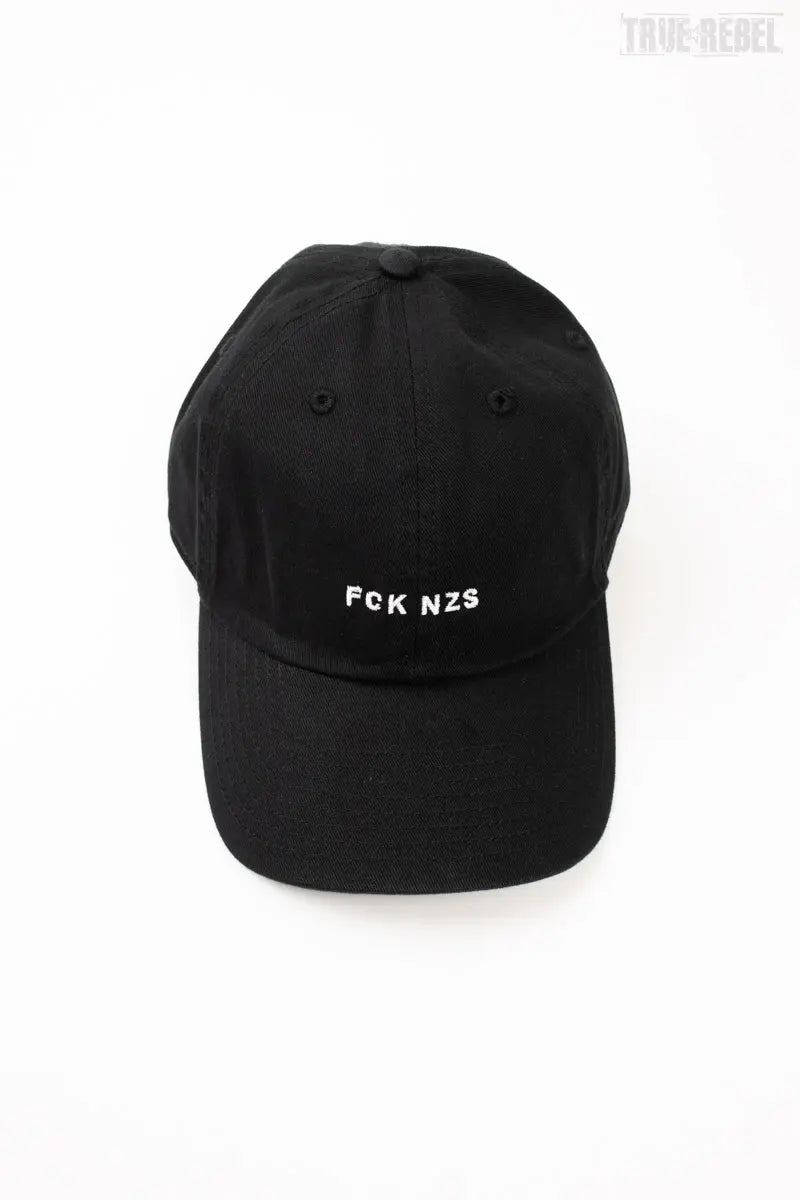Schwarze Kappe FCK NZS Cap mit kleiner, weißer Stickerei von True Rebel