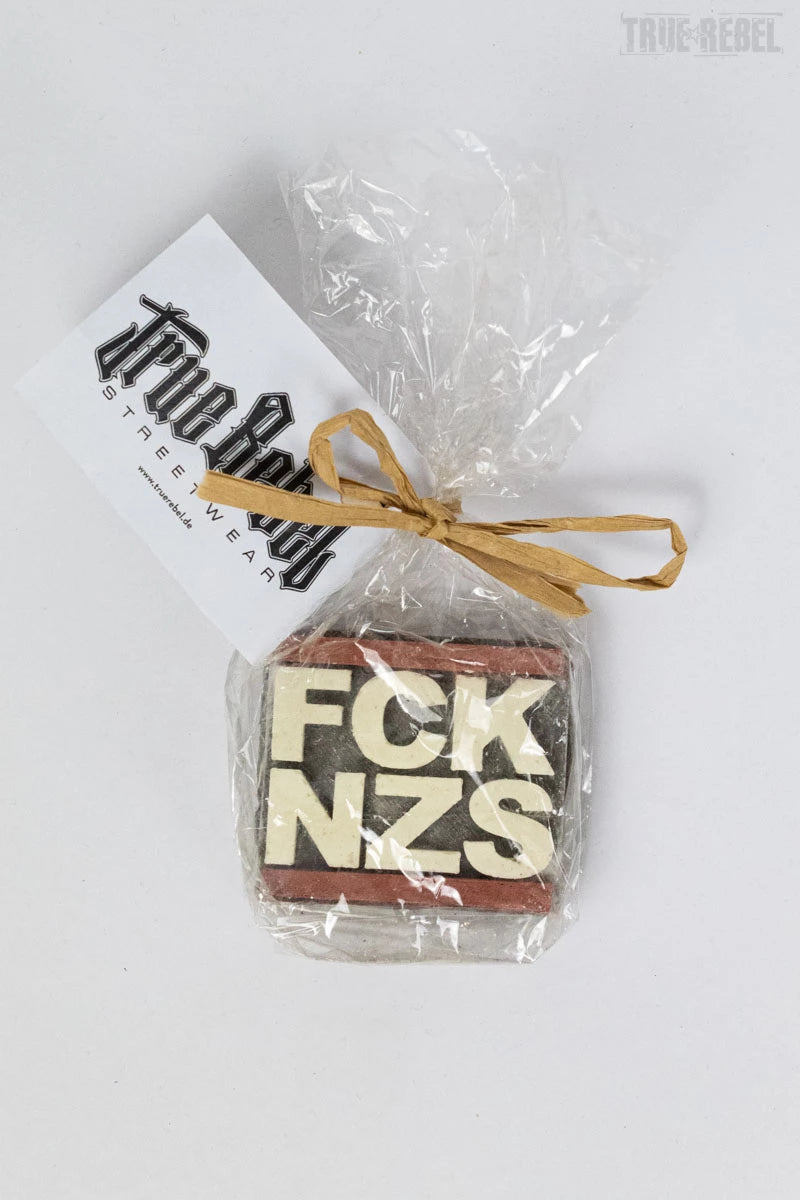 Verpackte Seife in Form des klassischen FCK NZS Logo von True Rebel