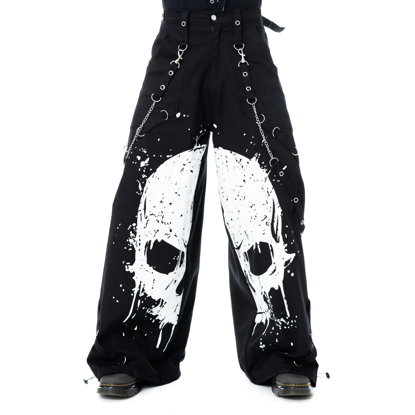 Schwarze, weite Hose UNDEAD PANTS mit Zierriemen und großem Schädelprint von Poizen Industries