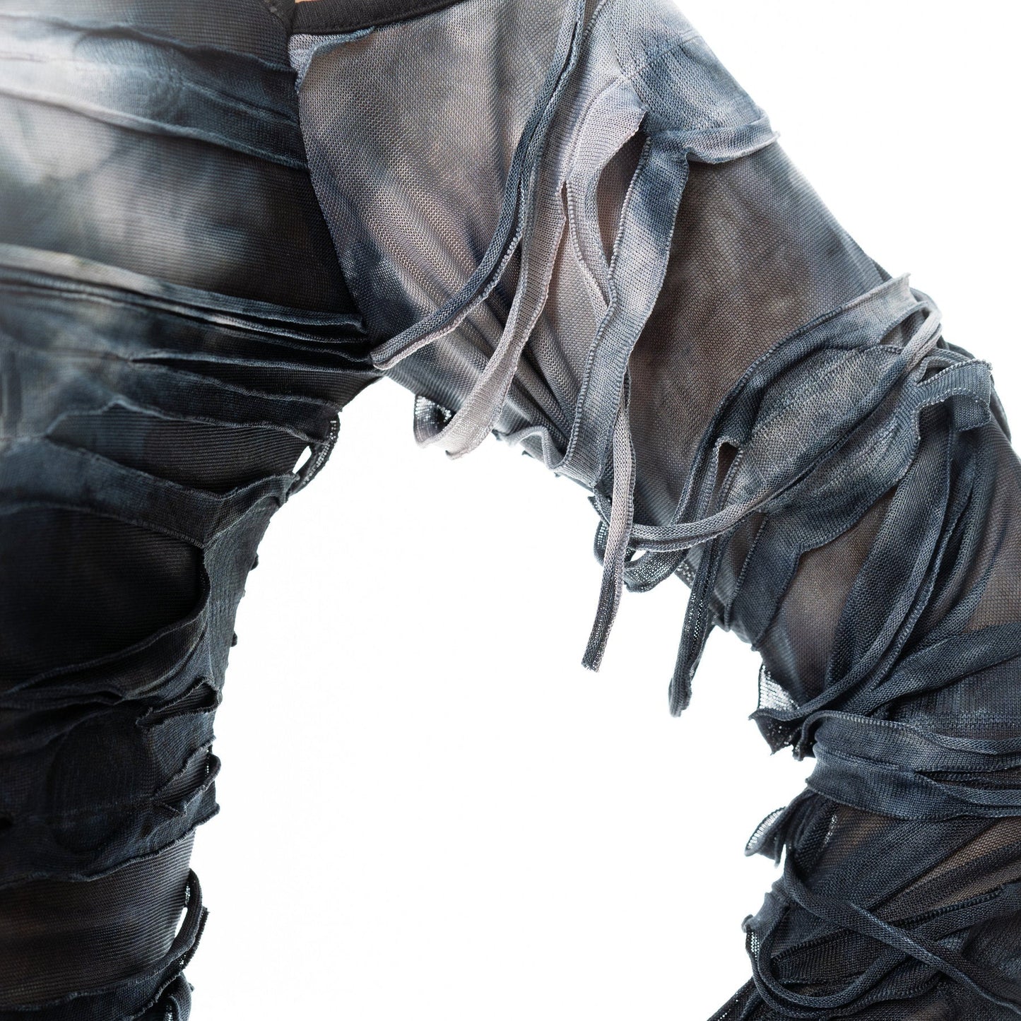 Graues Oberteil VIOLA TOP im destroyed Look und mit Meshelementen von Chemical Black