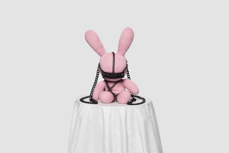Pinkes Gothic-Hasen-Accessoire Pink Bondage Bunny Familiar mit Ketten und Maske mit Nietenbesatz von Punk Rave