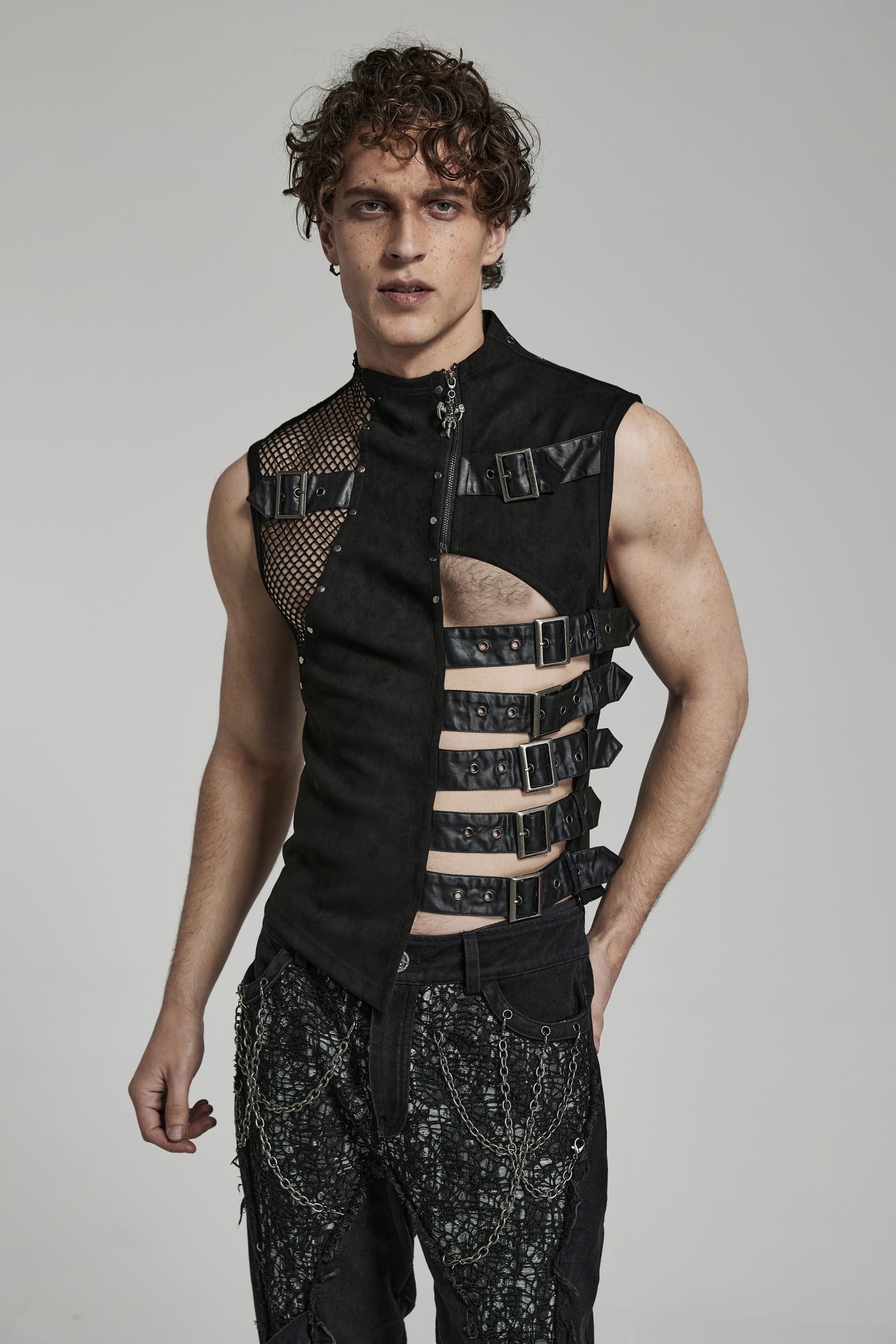 Schwarze Weste ABSTRACT CONSTRUCT VEST mit Netzeinsätzen, Riemen und Zierausschnitten von Punk Rave