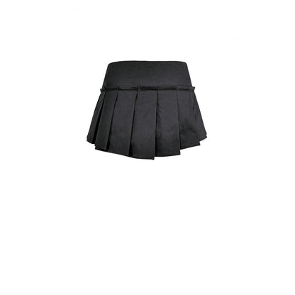 Schwarze Hotpants Cranial Rebellion Shorts mit Überrock und Schnallendetails von Dark In Love
