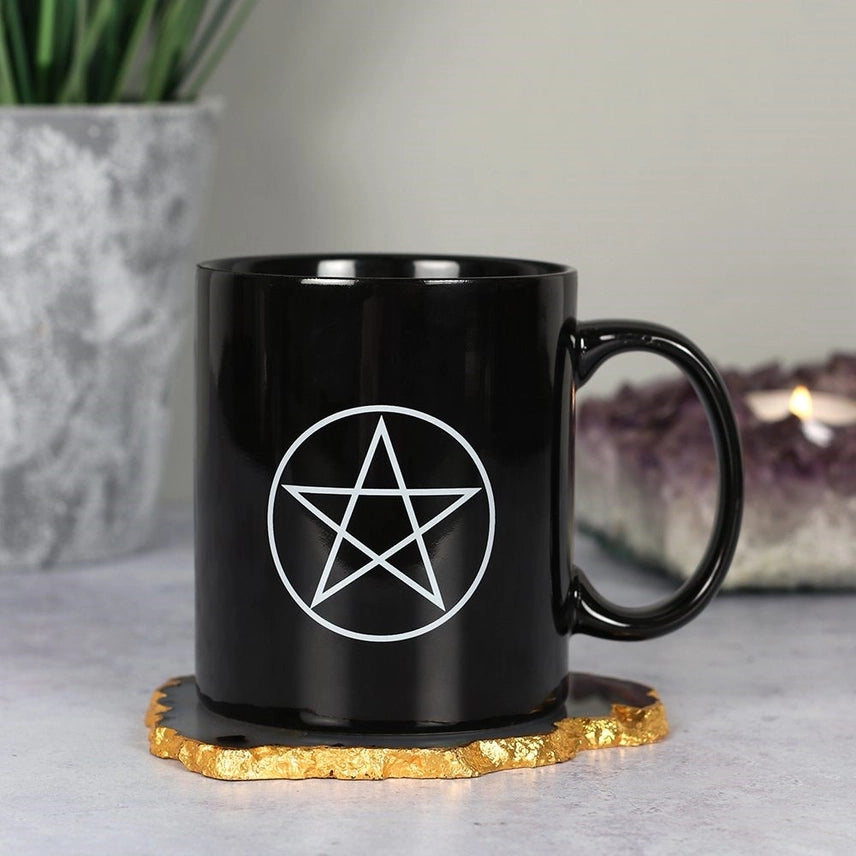 Schwarze Pentagram-Tasse mit großem Henkel