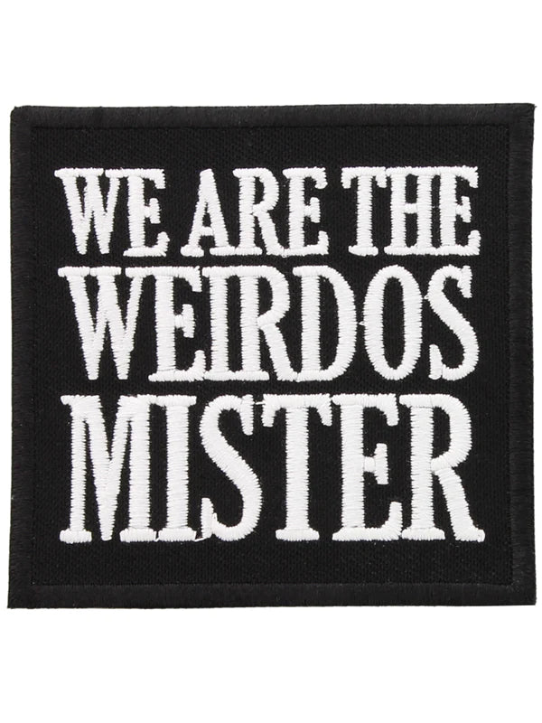 Schwarzer, quadratischer Patch mit weißer Aufschrift 'We Are The Weirdos Mister'