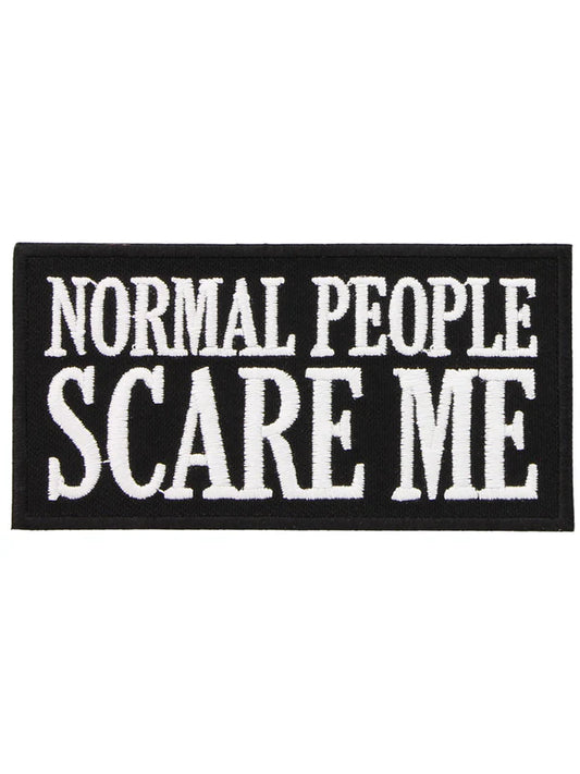 Schwarzer, kleiner Aufnäher Normal People Scare Me Patch