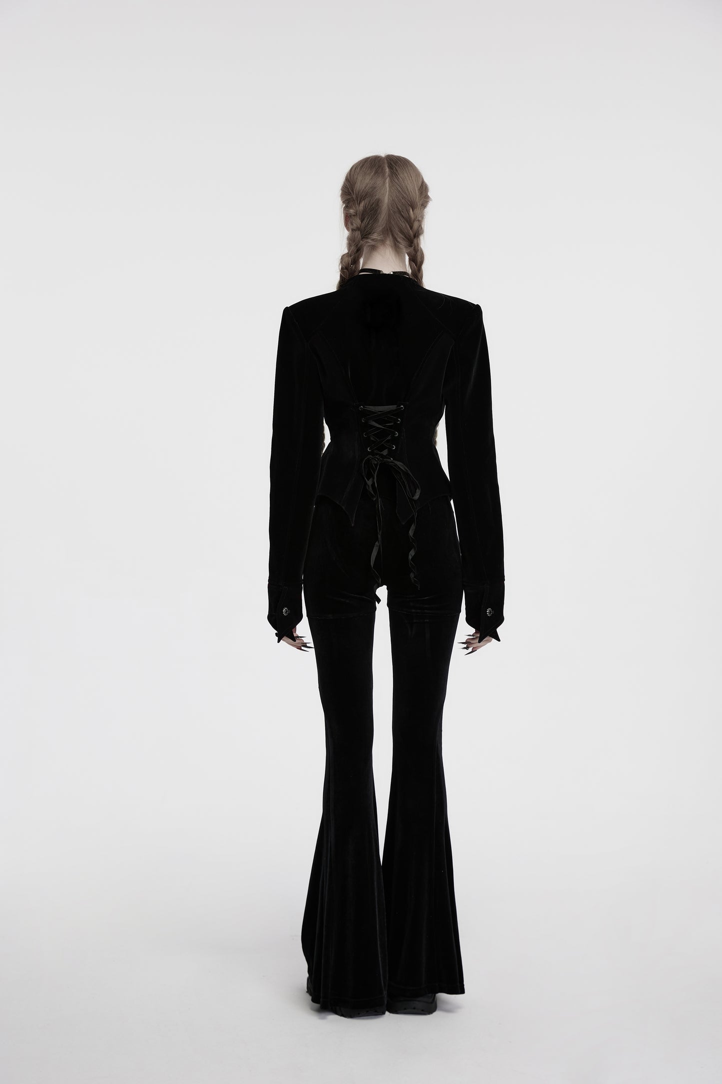 Figurbetonte, elegante Kurzjacke LORELEI NOIR JACKET aus schwarzem Samt von Punk Rave